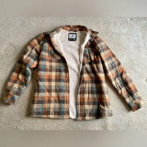 Woman’s Legendary Whitetails Open Country Sherpa lined shirt jacket,size large